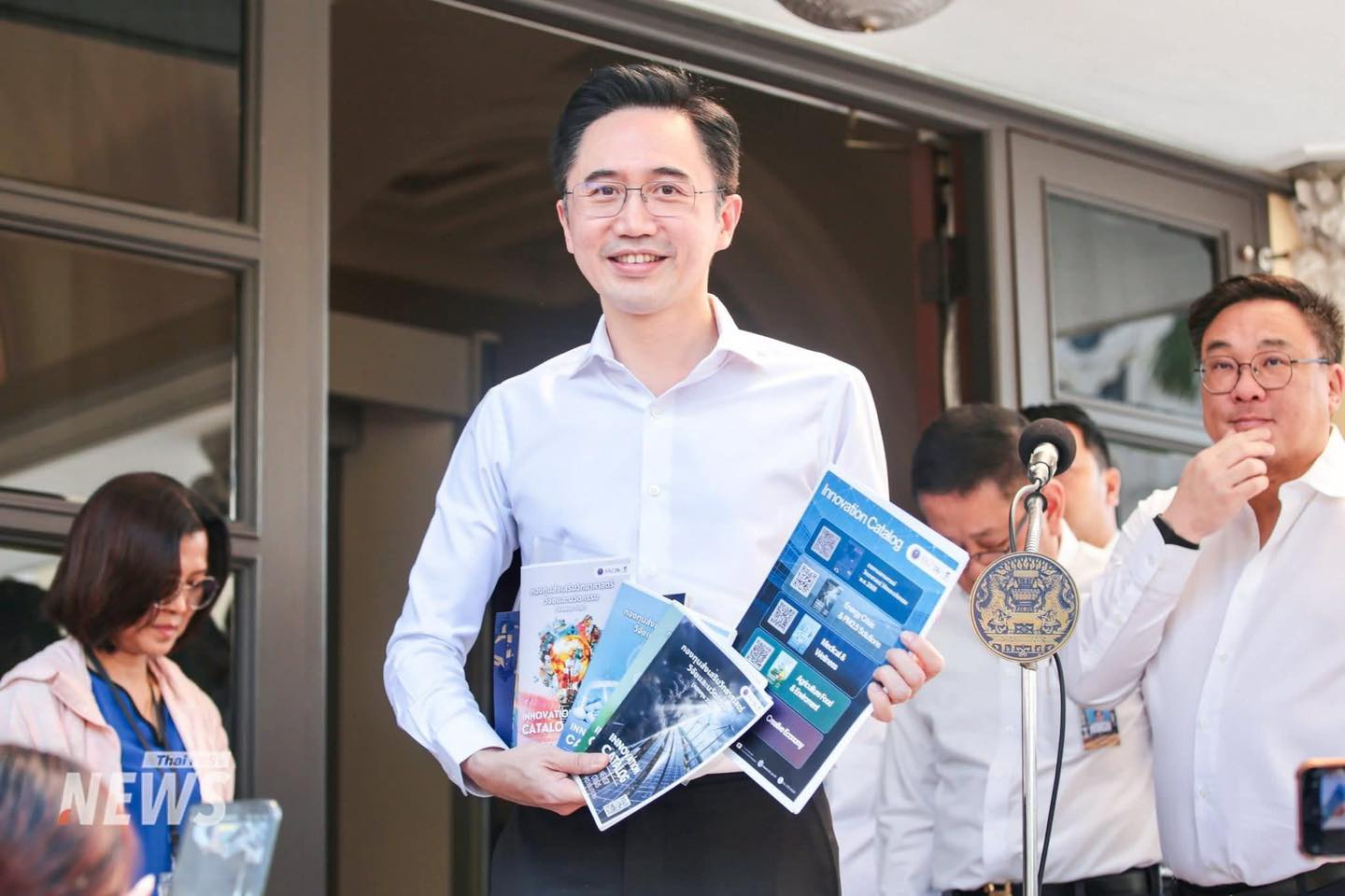 ท่านรองนายกฯ และรัฐมนตรี ว่าการกระทรวง อว. ศ.ดร. ยศชนันท์ วงศ์สวัสดิ์ ได้มอบ “Innovation Catalog” เพื่อส่งเสริมนวัตกรรมไทยเพื่อยกระดับคุณภาพชีวิต